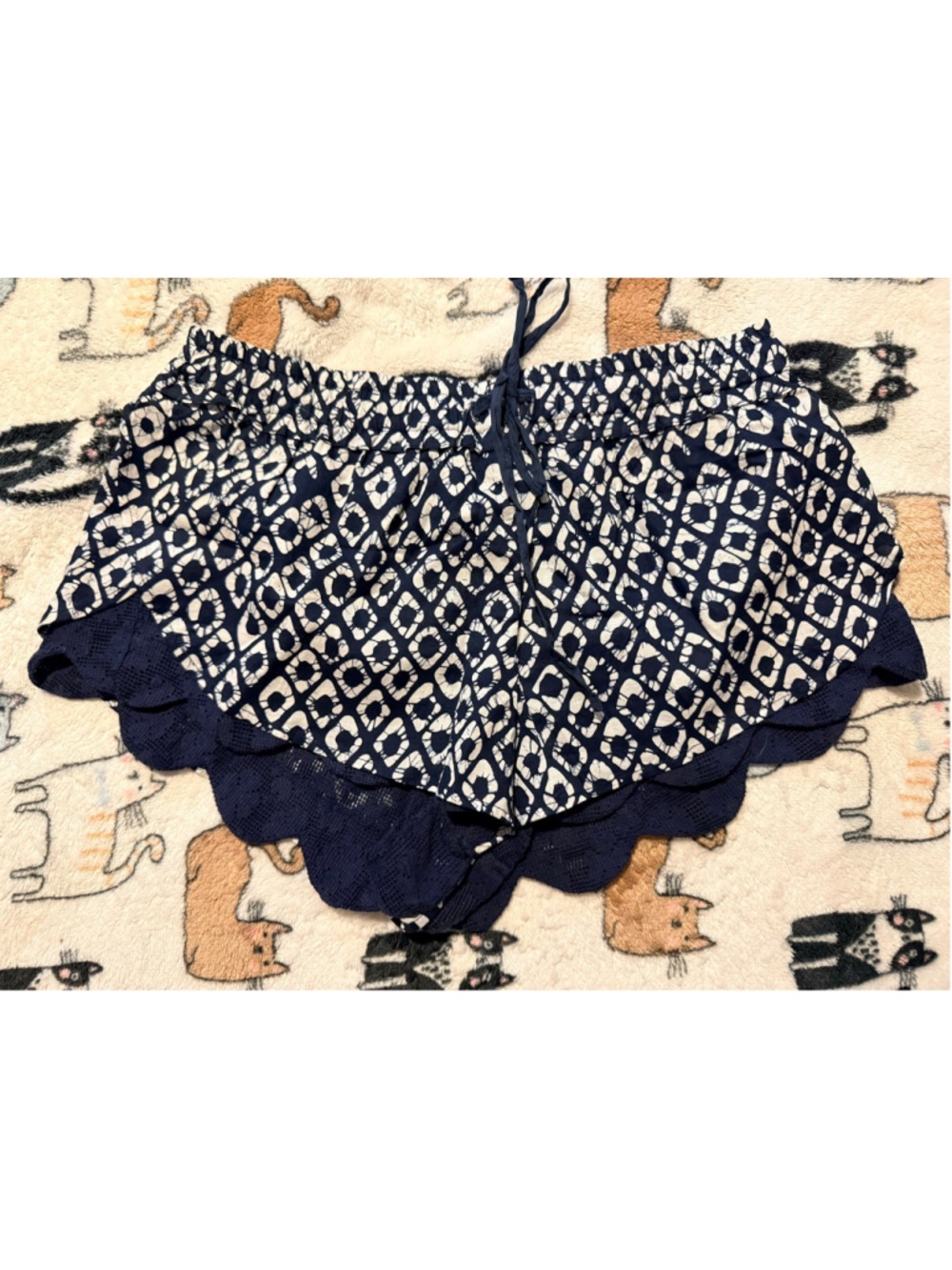 Indigo Rein Women's Shorts, Navy Blue and White, Scalloped Lace Trim sz small￼